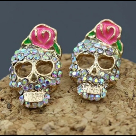 NEW! Skull Rhinestone studs - Picture 5 of 8